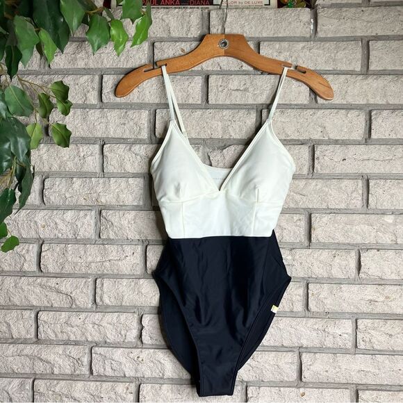 Summersalt The Wave One Piece Swimsuit Bathing-suit - Picture 5 of 11
